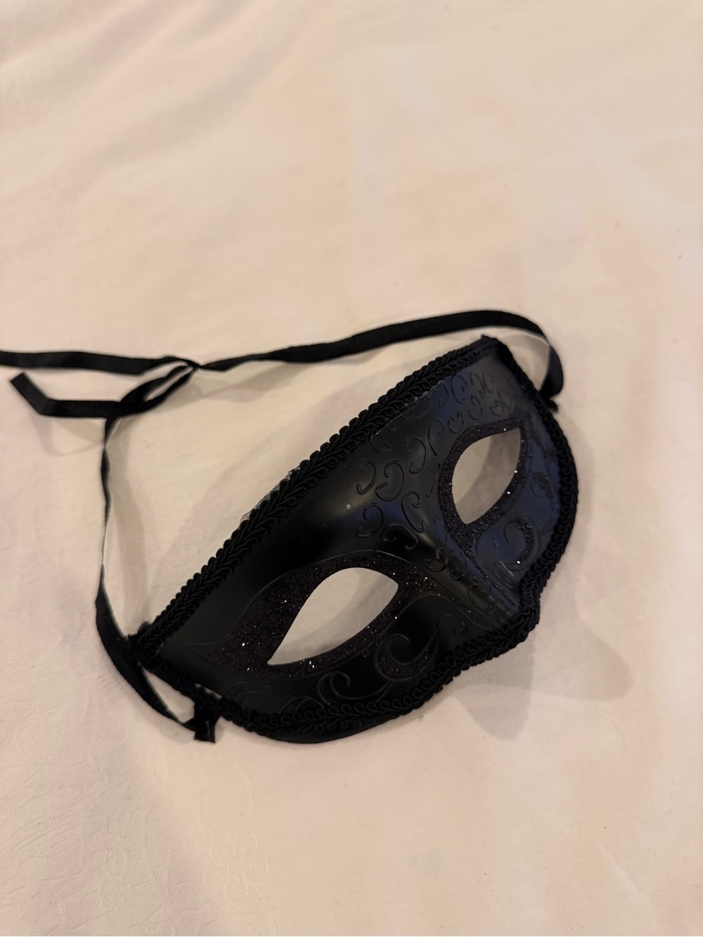 Black halloween masquerade mask